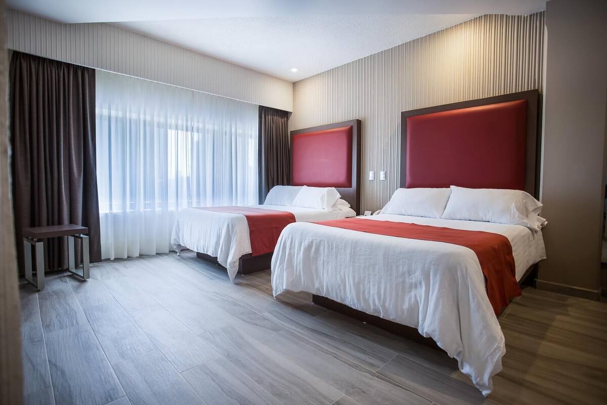 1 bedroom, premium bedding, in-room safe, desk