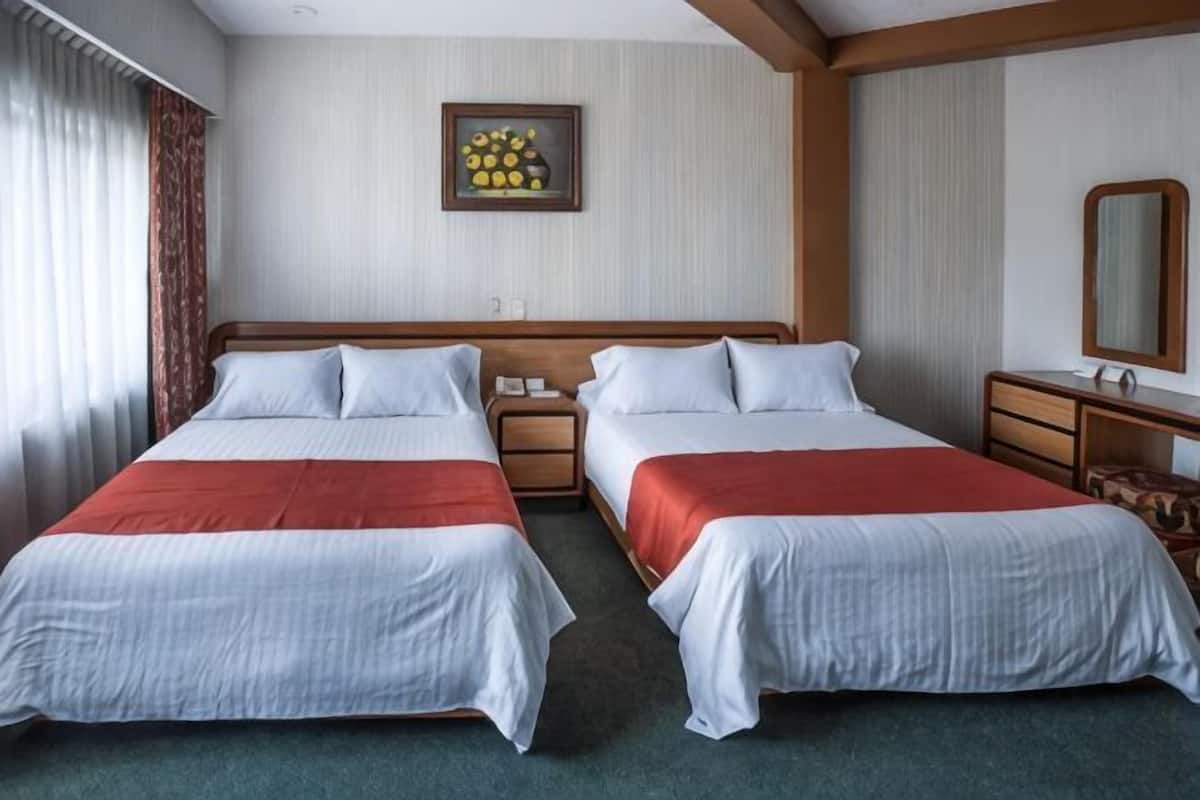 Premium bedding, in-room safe, desk, blackout drapes