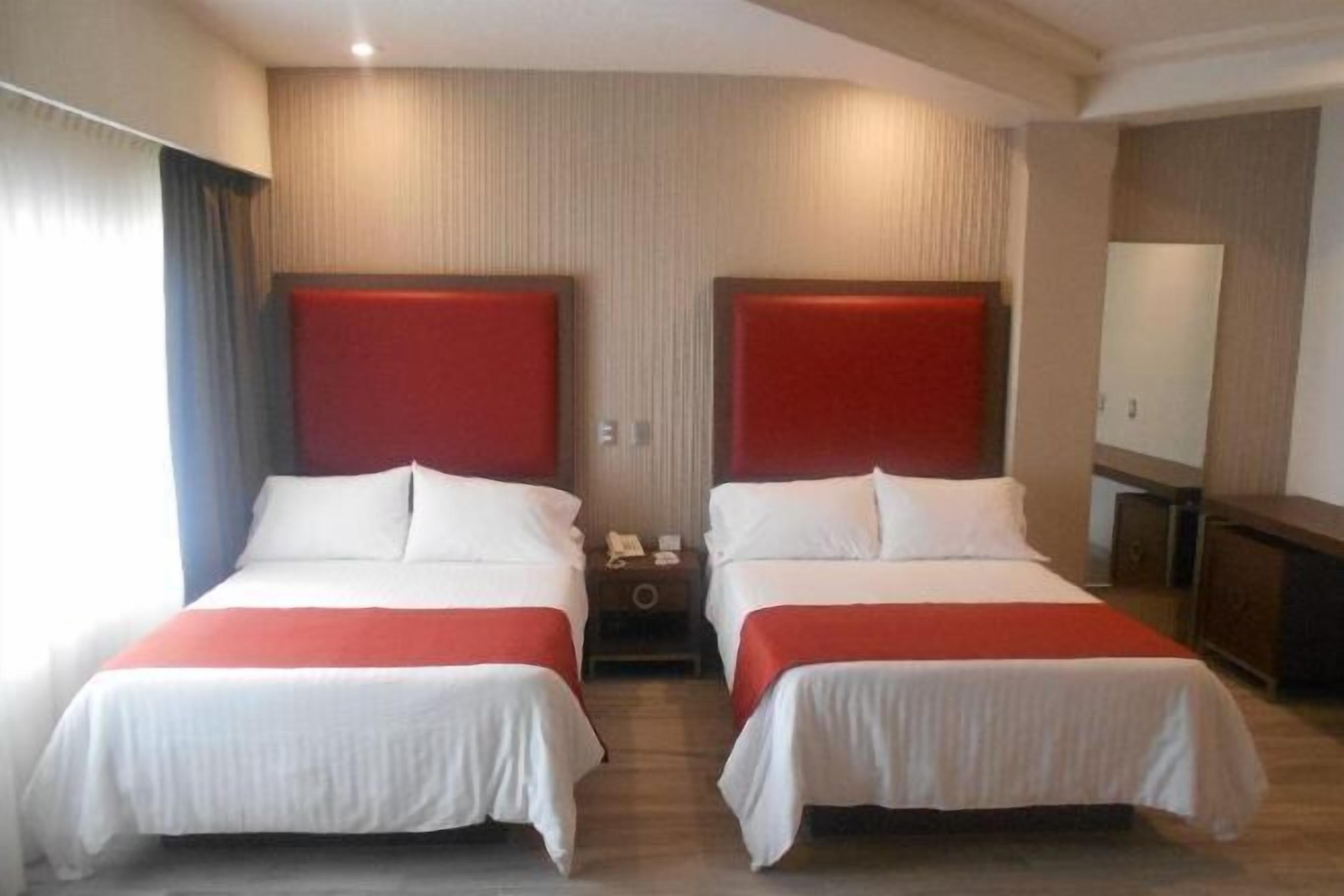 Premium bedding, in-room safe, desk, blackout drapes