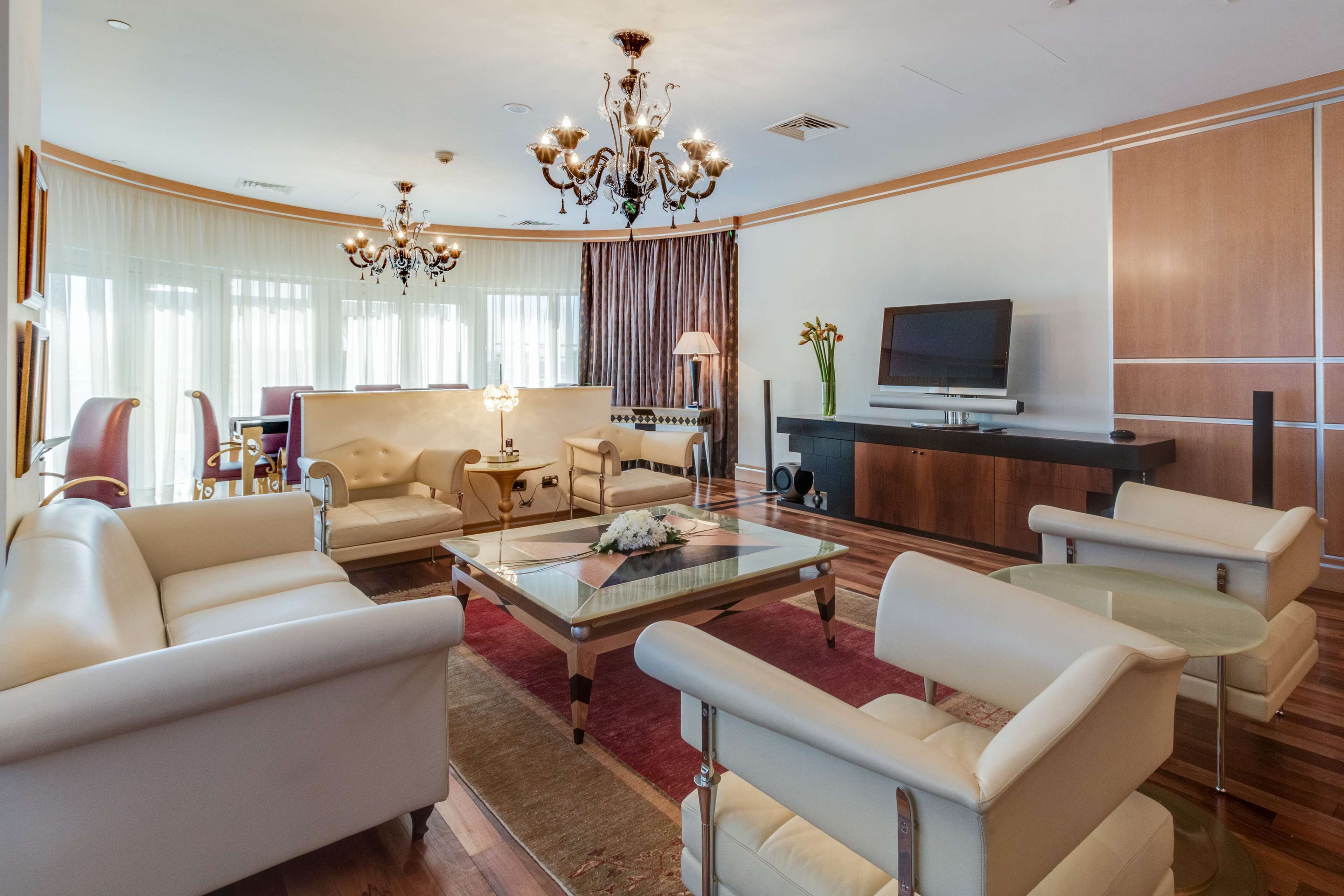 防过敏的被褥、迷你吧、客房内保险箱、办公桌