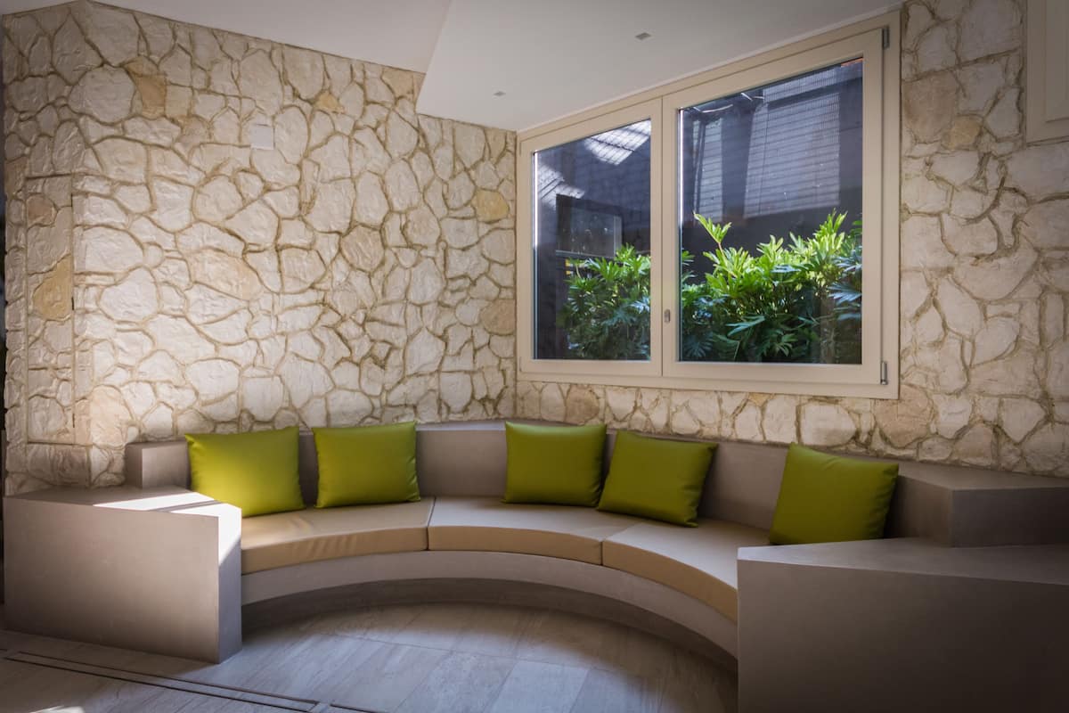 couples treatment room(s), sauna, hot tub, body treatments, aromatherapy