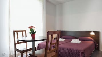 Estudio, 1 cama matrimonial o 2 camas individuales | 1 habitación, escritorio, insonorización y cunas gratuitas
