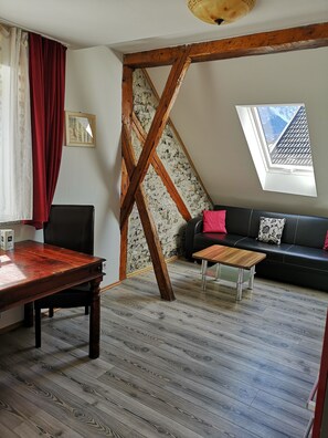 Comfort Apartment, Annex Building | Minibar, individually decorated, individually furnished, desk - ATLAS Posthotel (Garmisch-Partenkirchen)