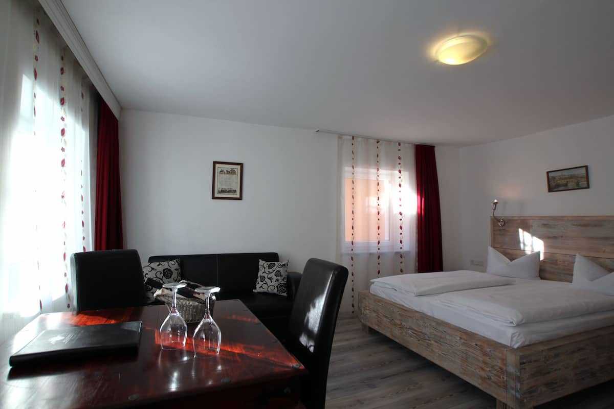 Deluxe Apartment, Annex Building