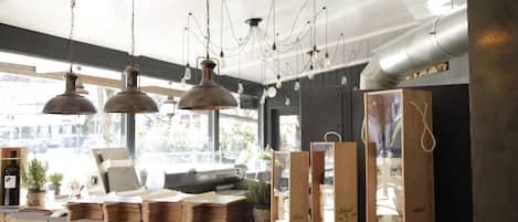 Se sirven desayunos y cocina regional (con mesas al aire libre)