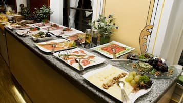 Petit déjeuner buffet (16 EUR par personne)