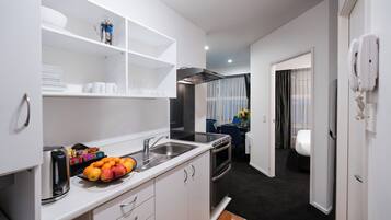 Apartment, 2 Bedrooms | Private kitchen
