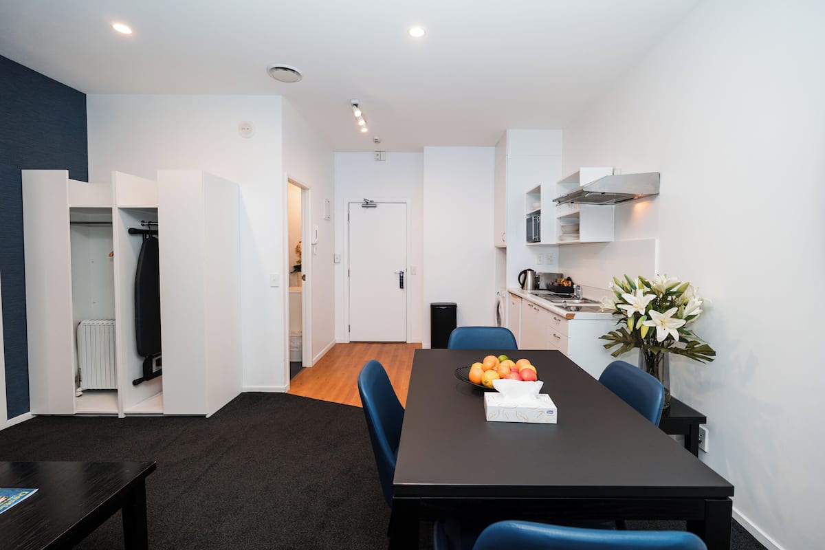 1 Bedroom Twin Apartment | Living area | 43-inch flat-screen TV with digital channels, LCD TV, Netflix