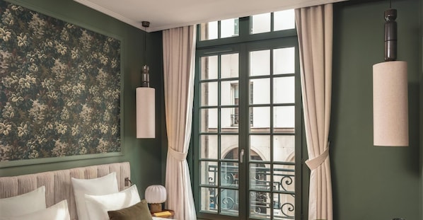 Classic Double Room | Aerial view - Lazare Nomade (Paris)