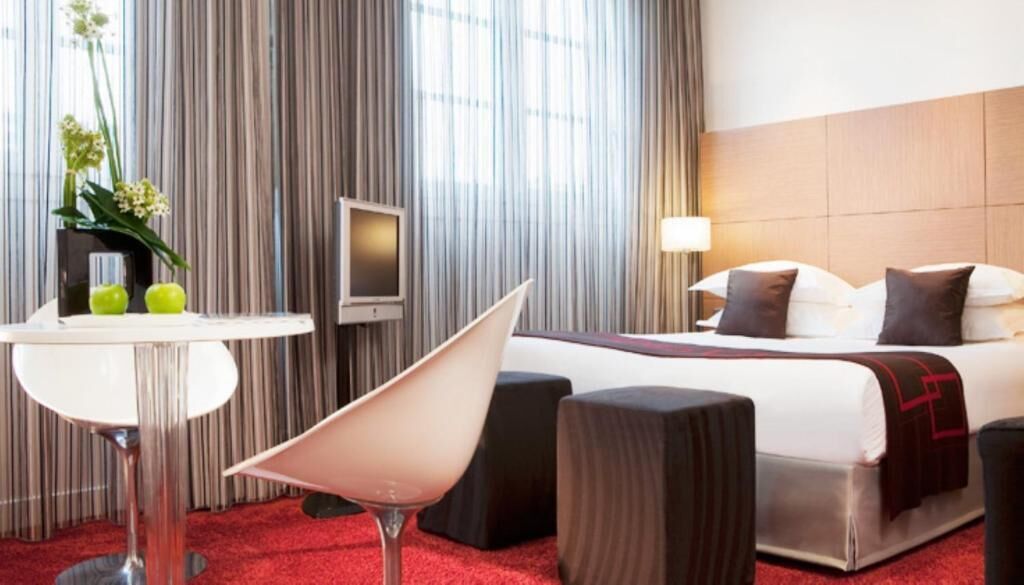 premium bedding, minibar, in-room safe, desk