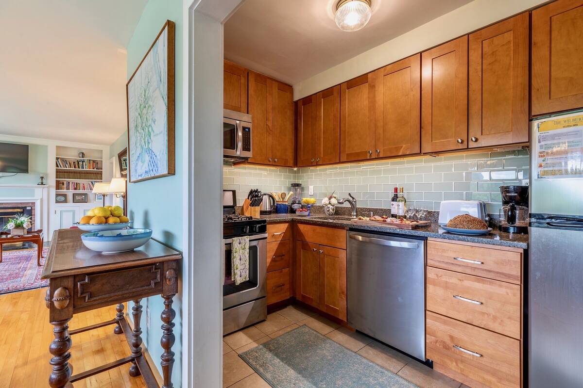 panoramic cottage, 2 bedrooms, mountain view | private kitchen | dining tables