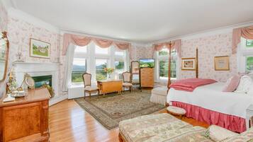 1 bedroom, individually decorated, individually furnished