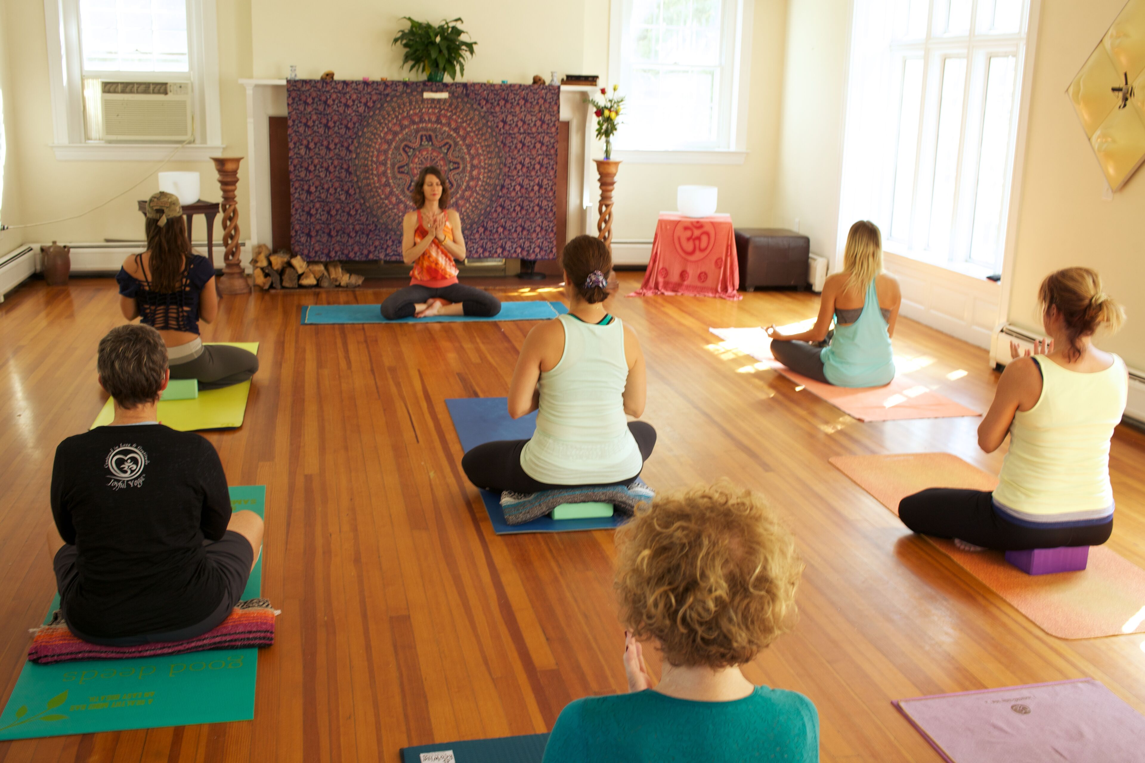 grand house, multiple bedrooms, fireplace | living area | 50-inch flat-screen tv with satellite channels, tv, ping pong