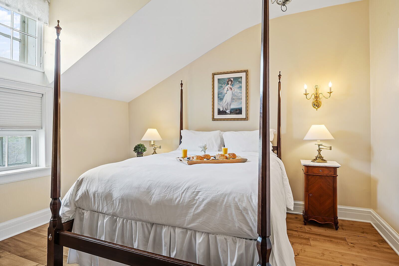 Suite, Jetted Tub (Signature Two-Story Suite)