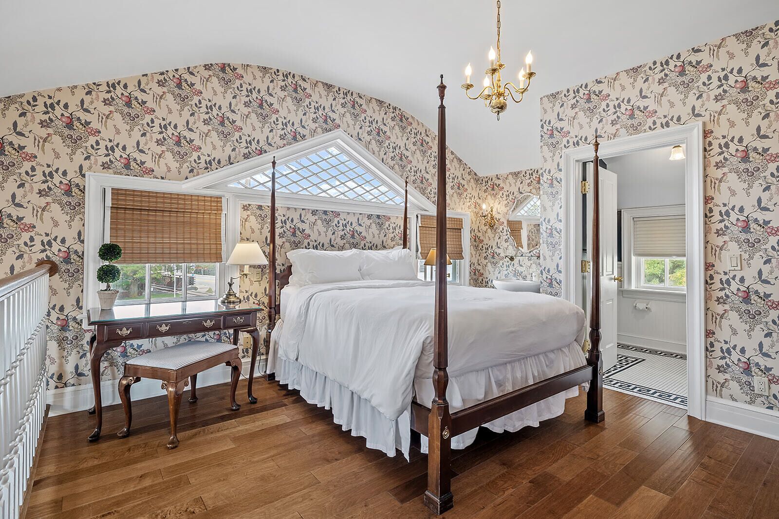 Suite, bain à remous (Signature Two-Story Suite) | Matelas mémoire de forme, décoration personnalisée