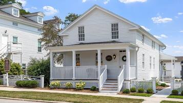 Cottage (The Cole House, built in 1842) | Memory-foam beds, individually decorated, individually furnished