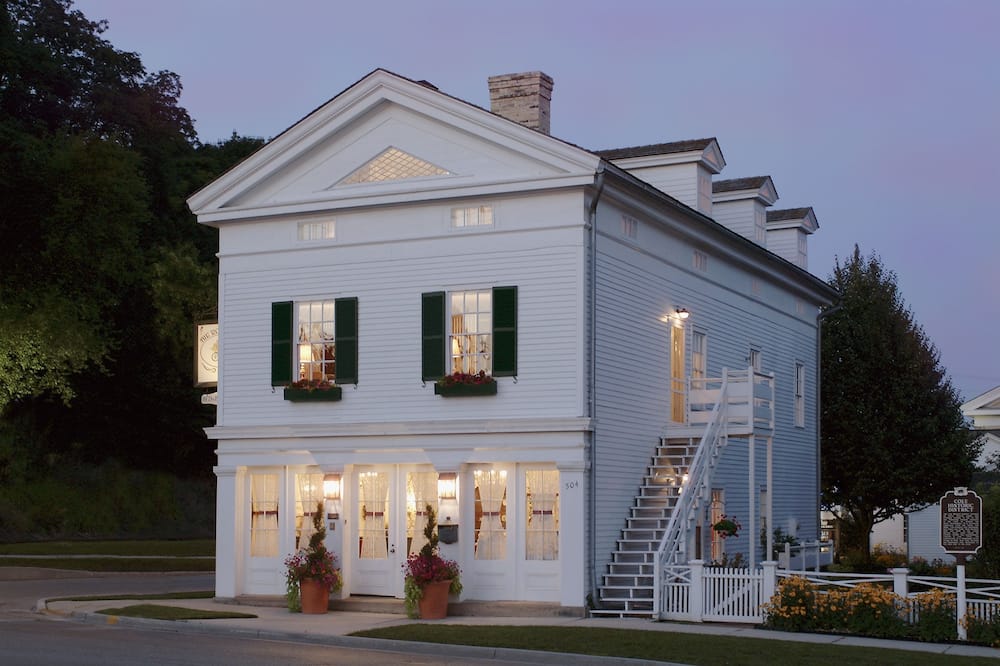 The Rochester Inn, A Historic Hotel