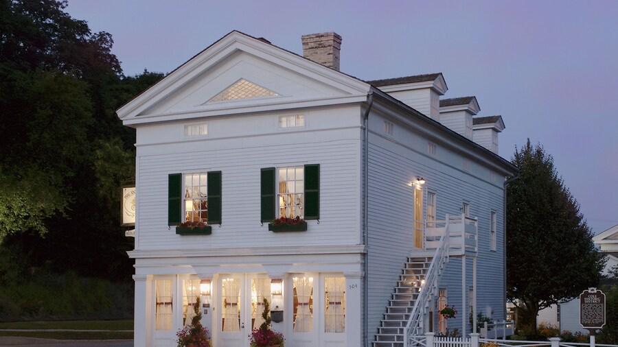 The Rochester Inn, A Historic Hotel