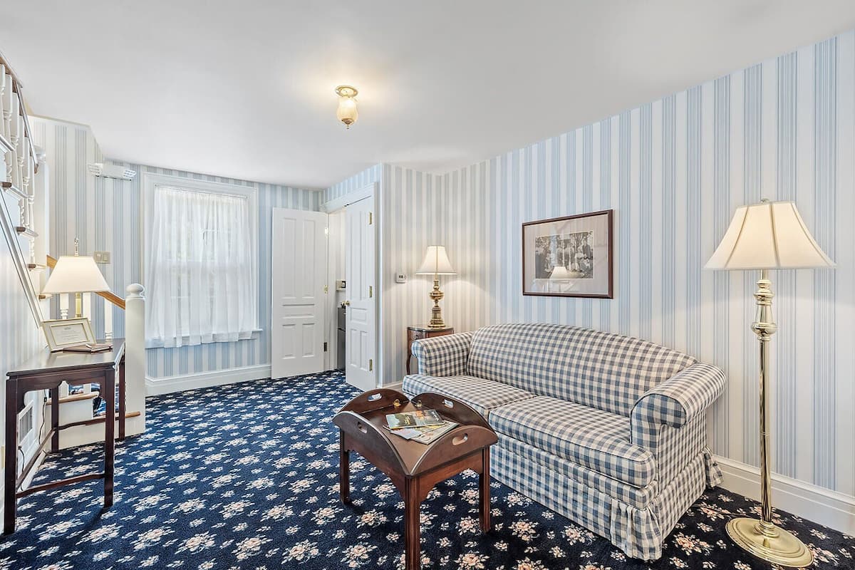 Suite, Jetted Tub (Signature Two-Story Suite) | Memory foam beds, individually decorated, individually furnished