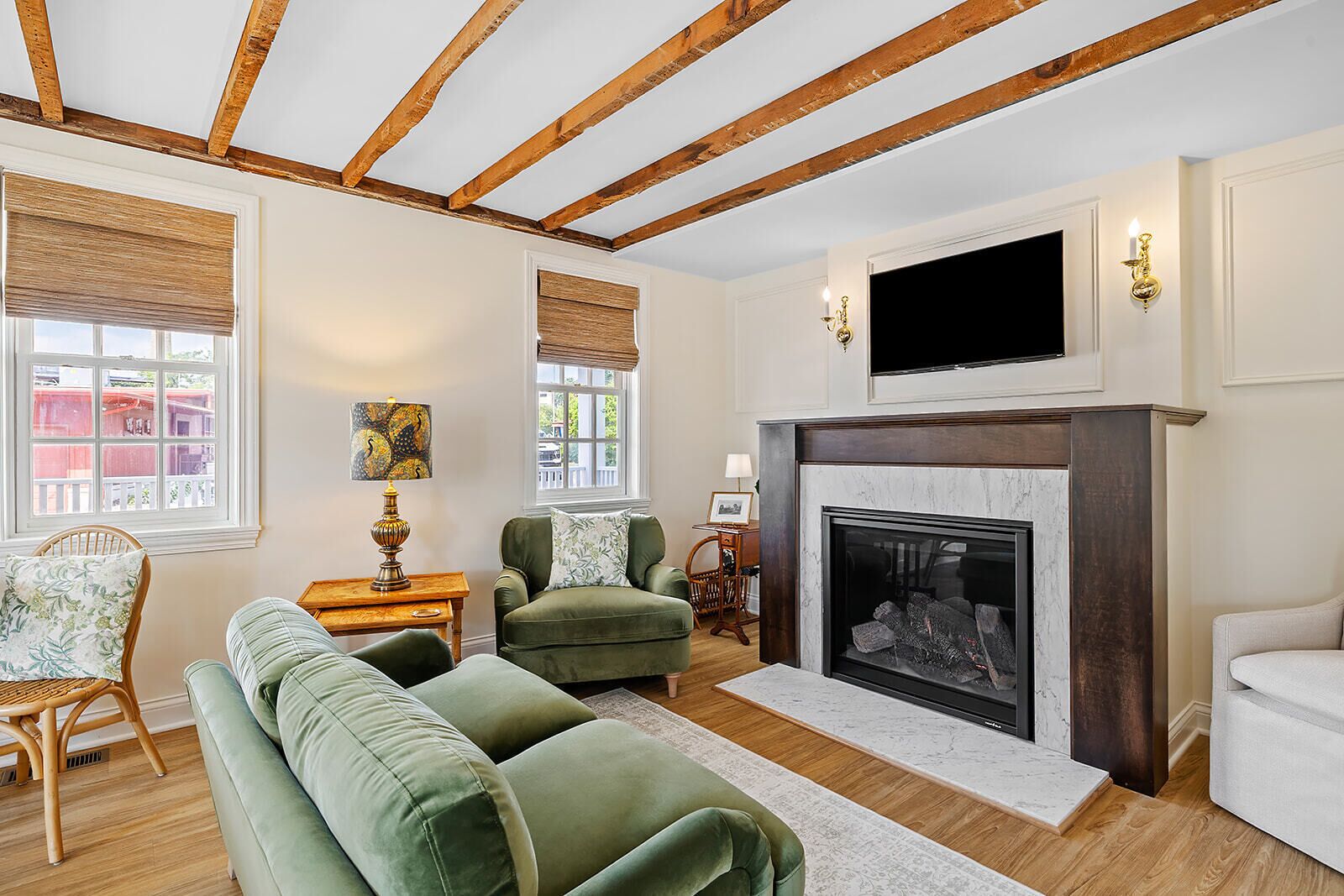 คอทเทจ | บริเวณนั่งเล่น | สมาร์ททีวี 32 นิ้ว พร้อมช่องดิจิตอล