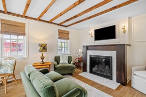 Cottage (The Cole House, built in 1842) | Living area | 32-inch Smart TV with digital channels