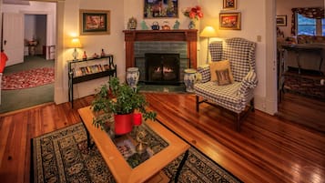 Squire Taylor Suite | 1 bedroom, individually decorated, individually furnished