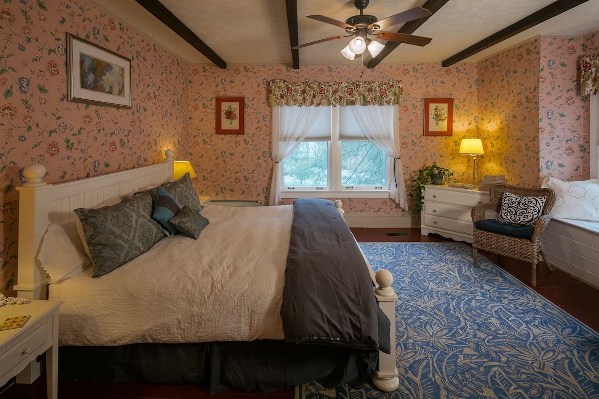 Aunt Nancy Room | 1 bedroom, iron/ironing board (on request), WiFi (free)