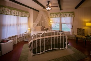 Aunt Sue Room | 1 bedroom, individually decorated, individually furnished - Taylor House Inn (Sugar Grove)