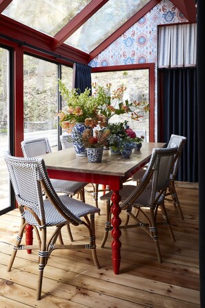 فطور كامل مجانًا يوميًا