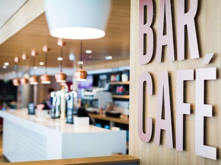 Restaurant. Travelodge London Central City Road Hotel