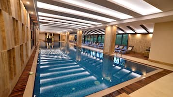 Indoor pool, pool loungers