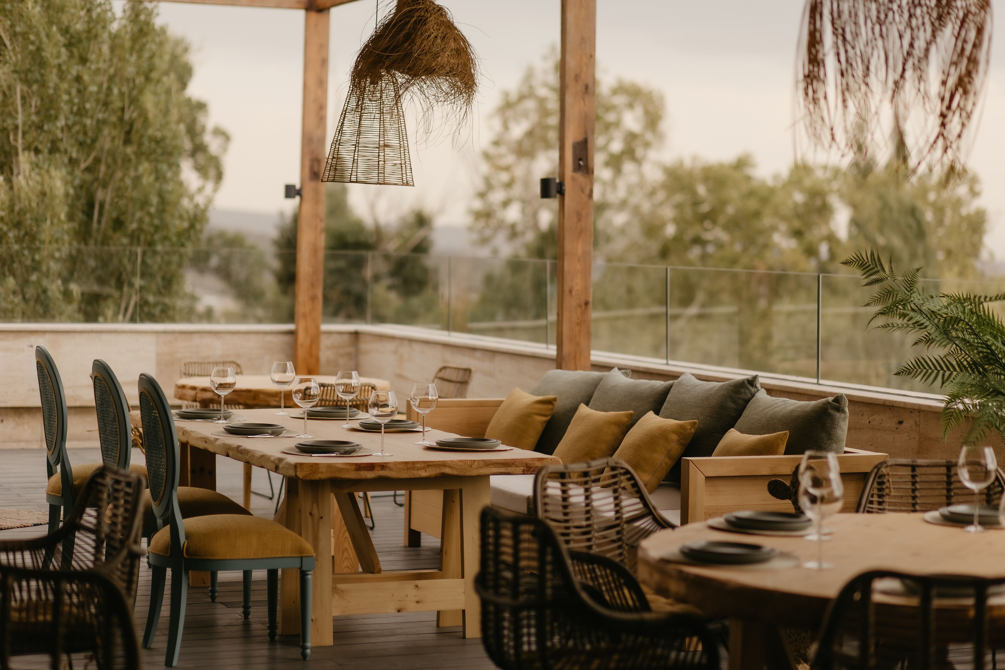 2 restaurants, breakfast, lunch, dinner served; Regional cuisine 