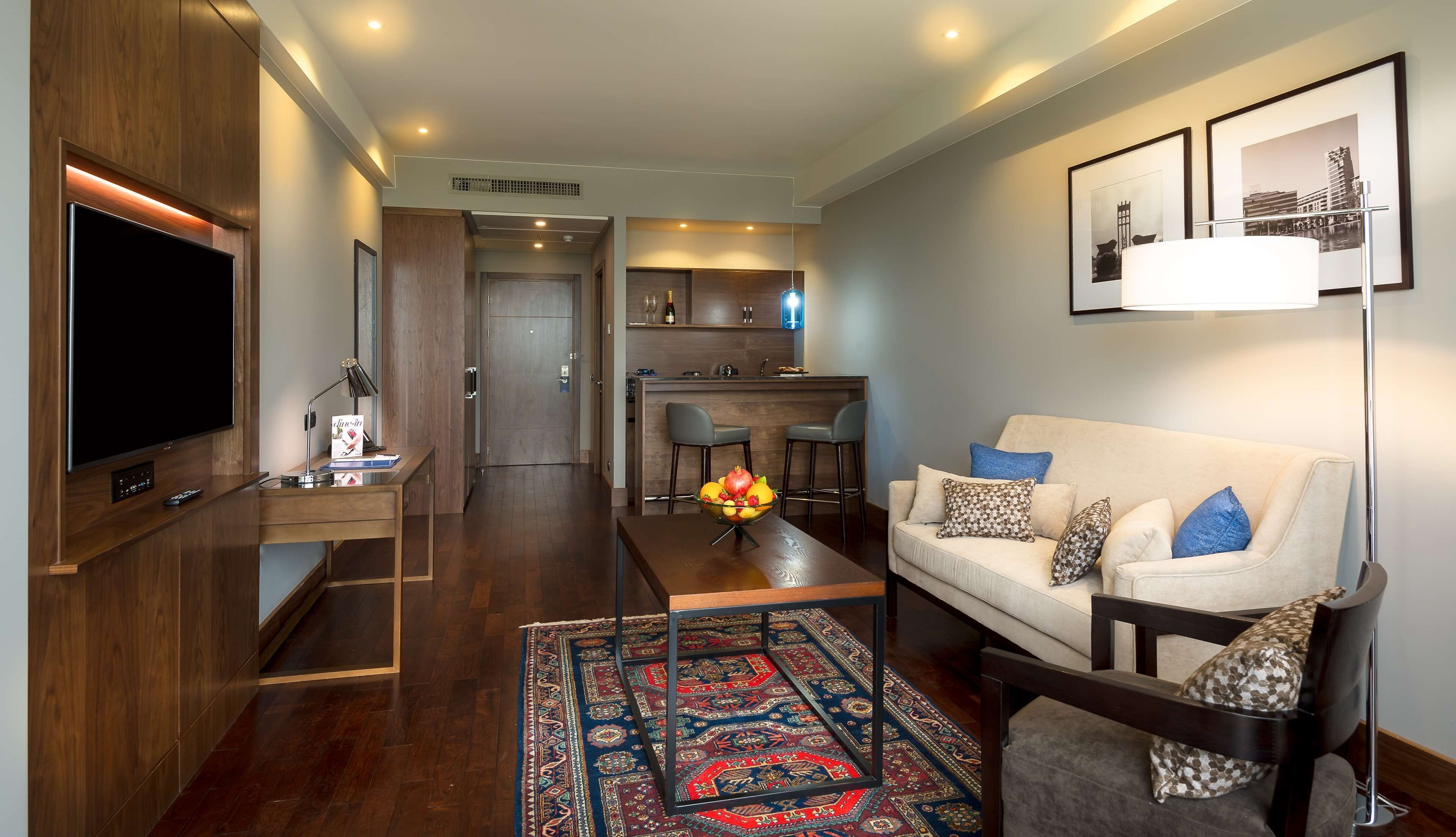 royal suite, mountain view (panoramic) | minibar, in-room safe, desk, blackout curtains