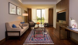 Royal Suite, Mountain View (Panoramic) | Minibar, in-room safe, desk, blackout drapes - Radisson Blu Hotel, Yerevan (Yerevan)