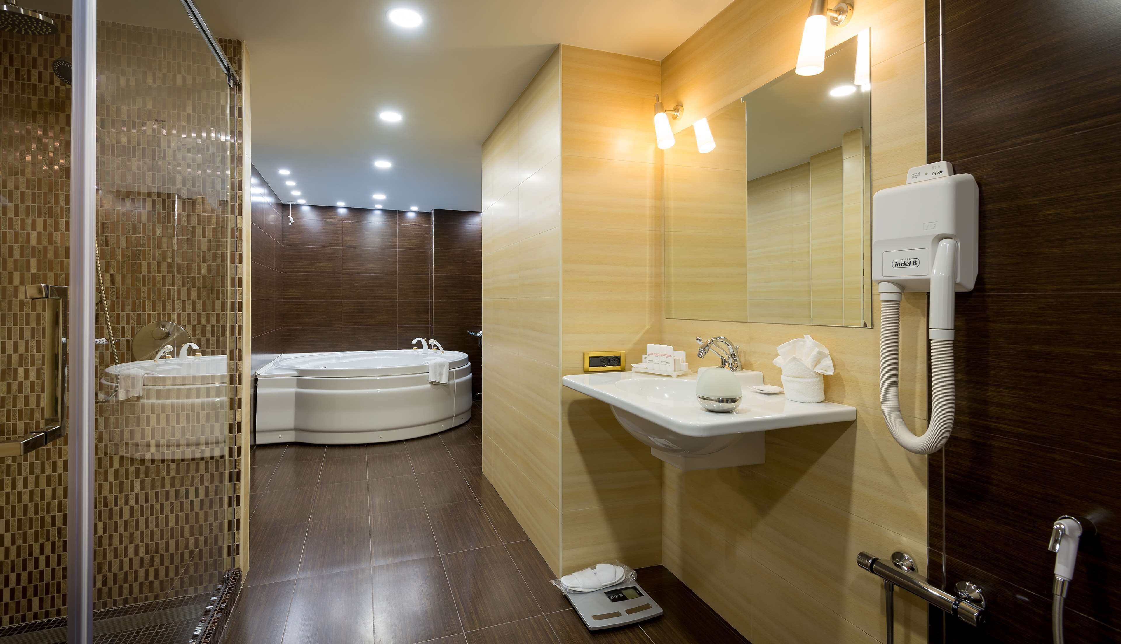 presidential suite | bathroom | free toiletries, hair dryer, bathrobes, slippers
