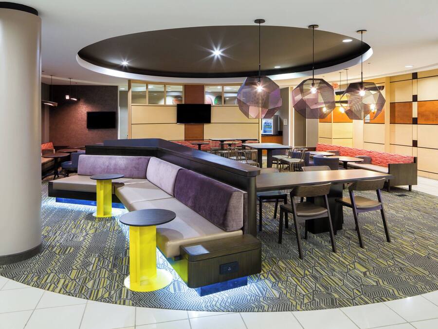 Lobby lounge