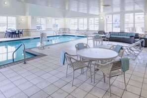 Una piscina cubierta