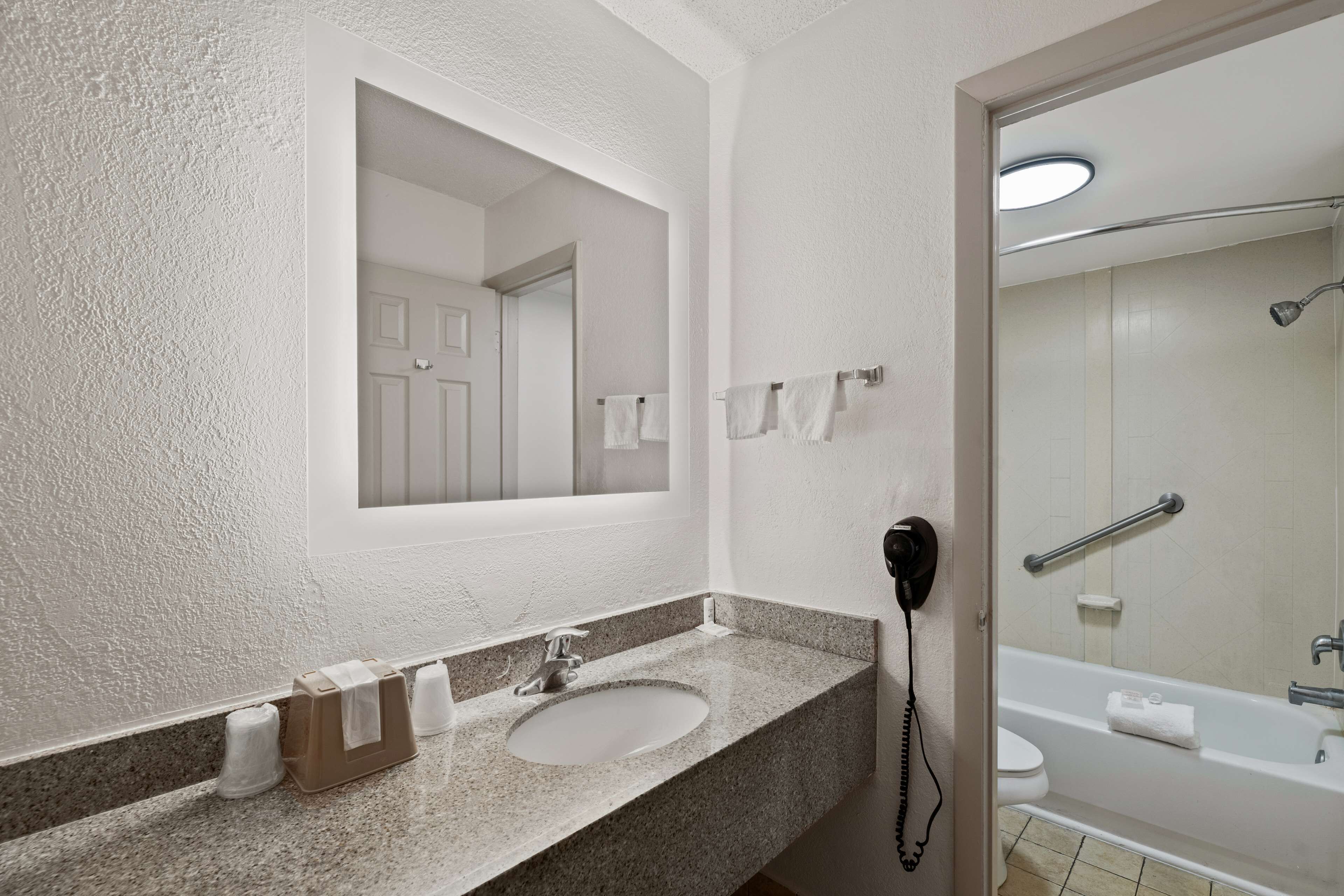 Photo - Americas Best Value Inn Orlando, FL