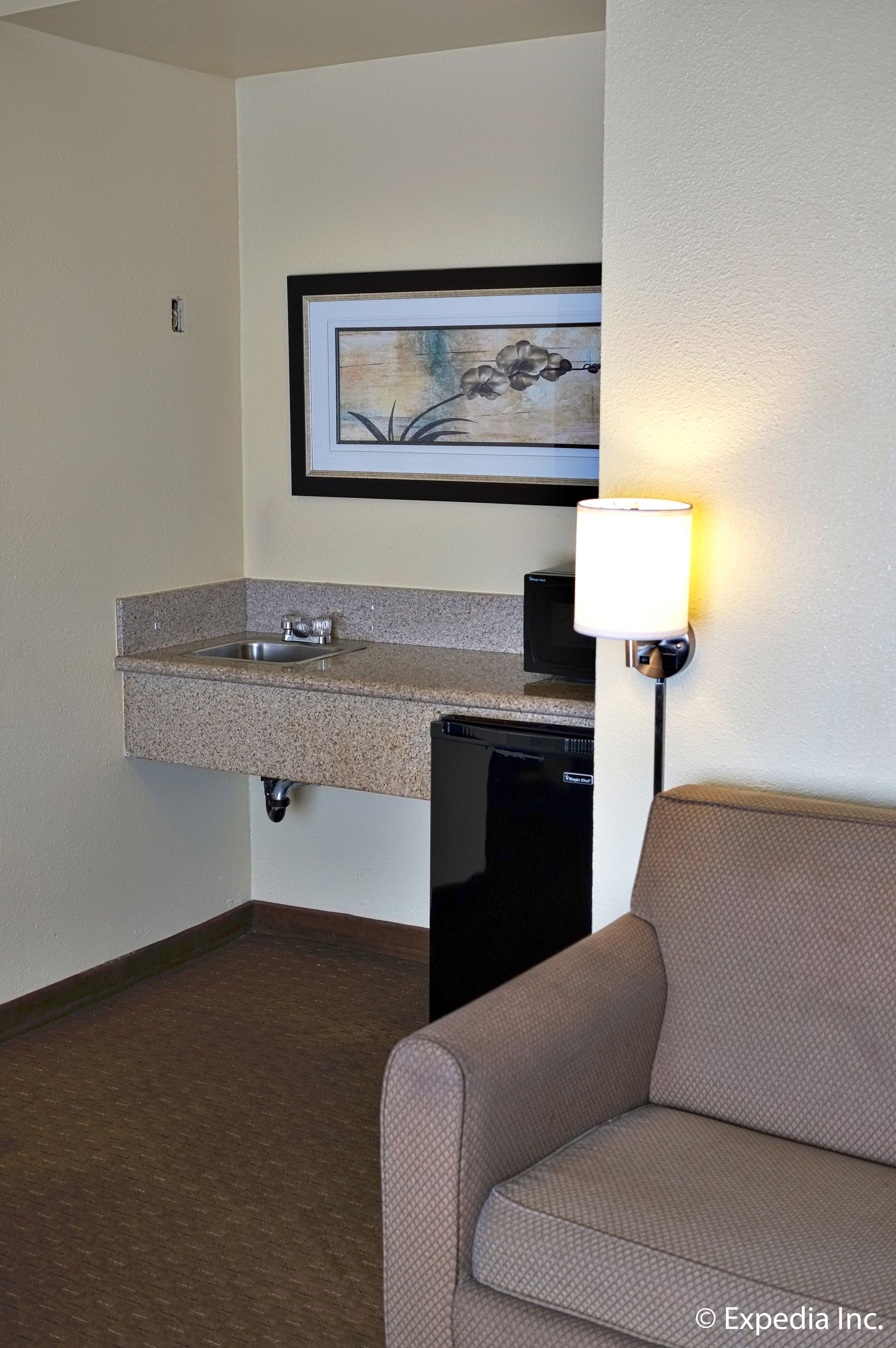Photo - Key Inn & Suites