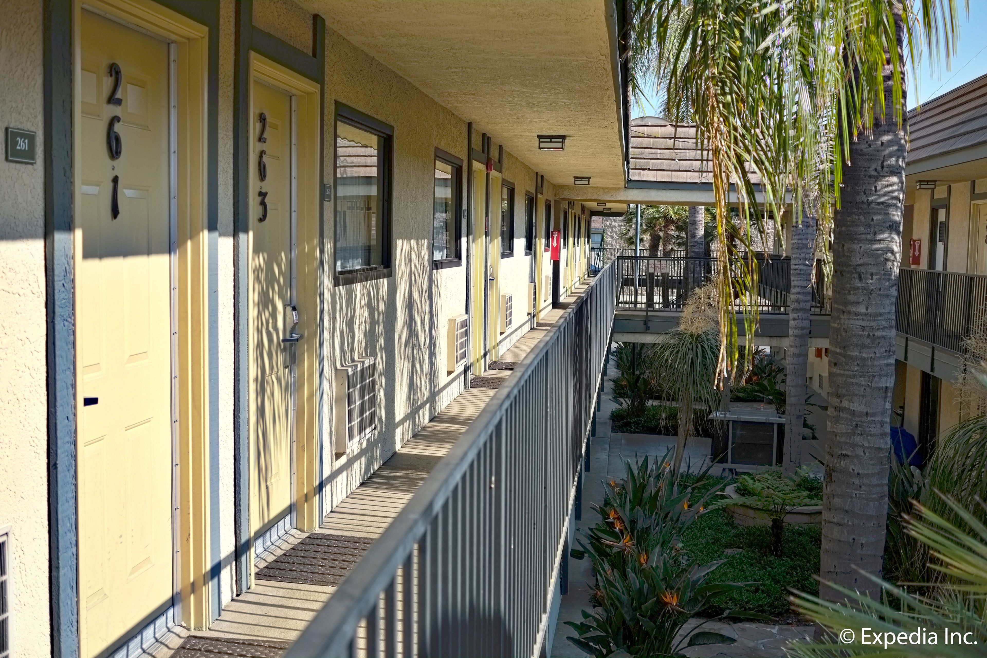 Photo - Key Inn & Suites