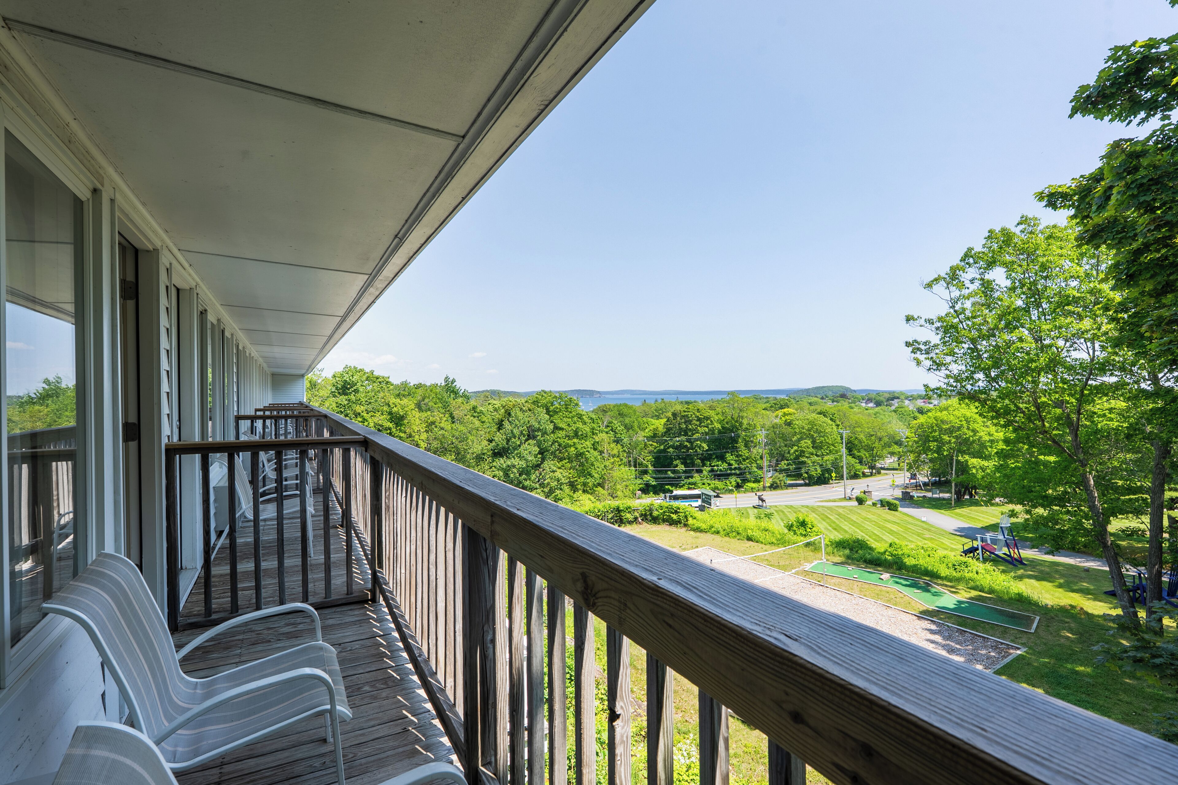 King Limited View Courtyard Pet Free | Terrace/patio