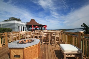 Sarapan dan makan malam dihidangkan 