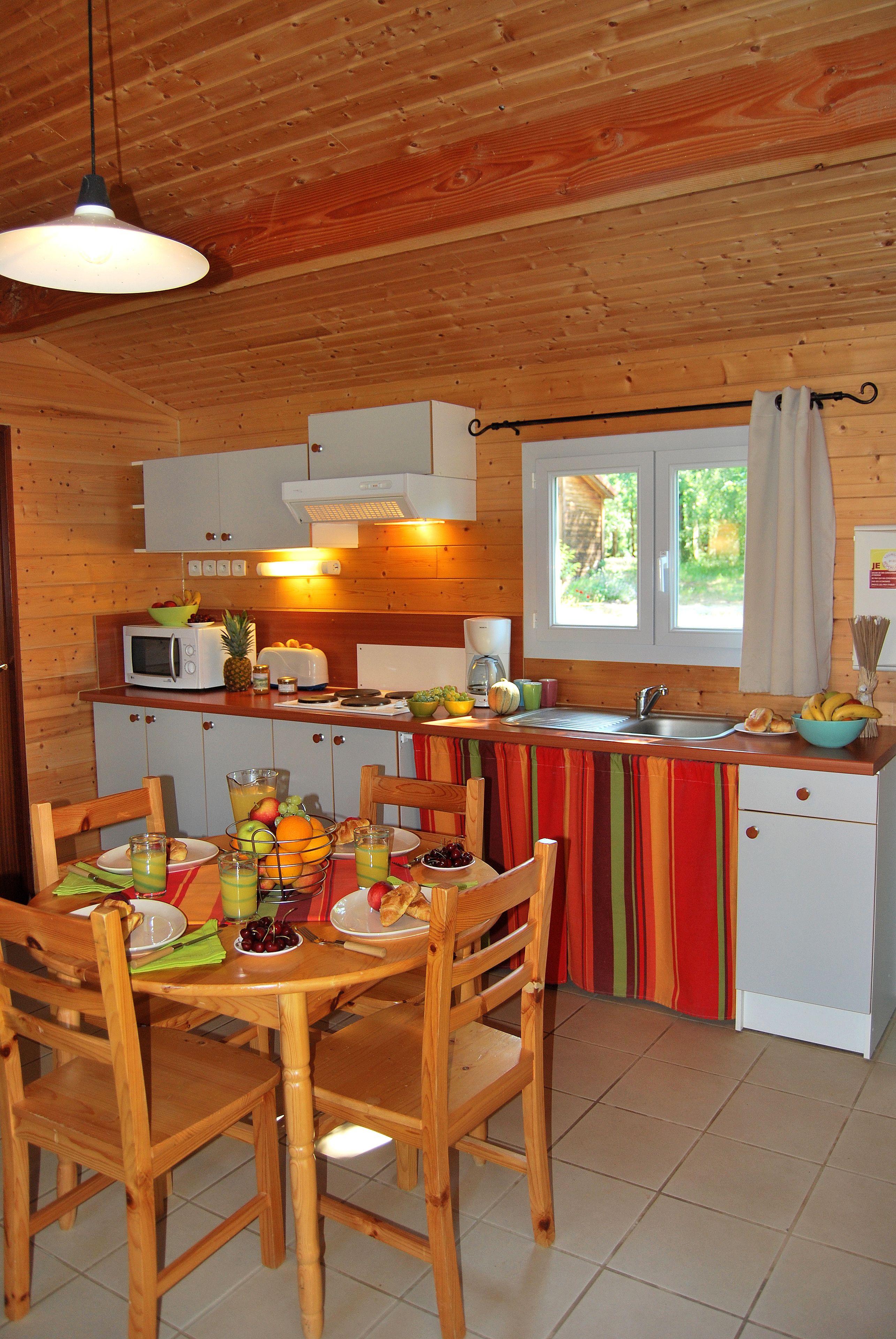 Cottage, 2 Bedrooms | In-room dining
