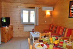 Cottage, 2 chambres | Coin séjour