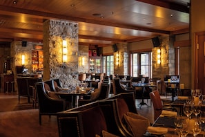 Breakfast, lunch and dinner served - Hôtel Quintessence (Mont-Tremblant)