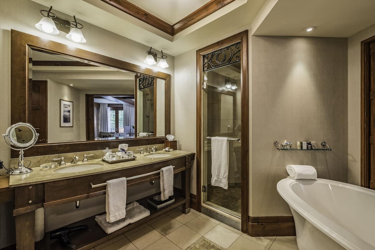 executive room | bathroom | separate bathtub and shower, jetted bath, rainfall showerhead