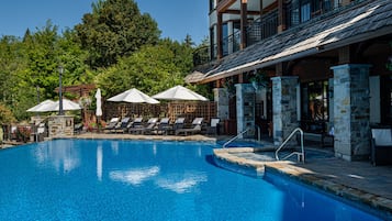 Piscine extérieure (ouverte en saison)