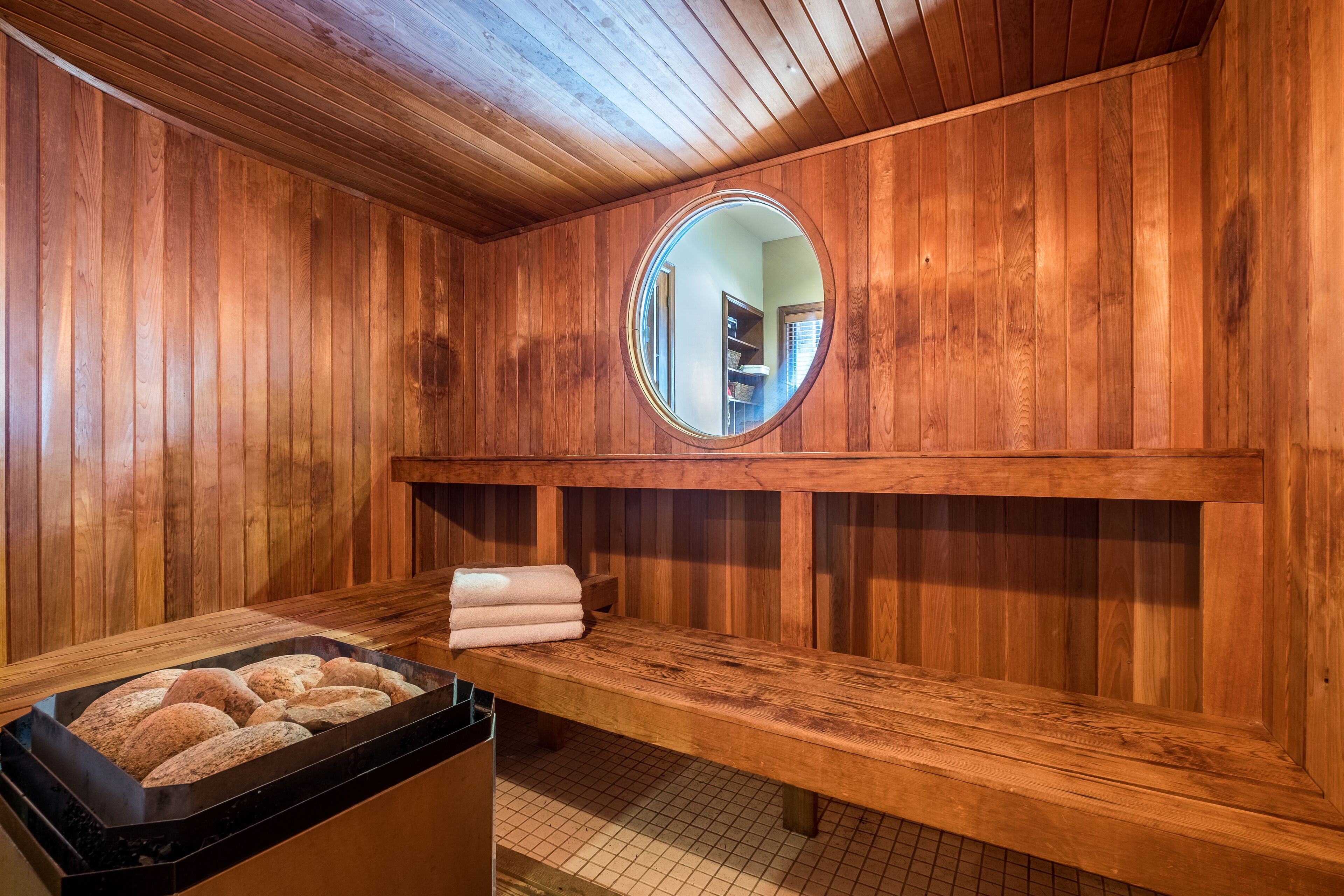 couples treatment room(s), sauna, hot tub, turkish bath/hammam