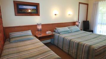 Minibar, iron/ironing board, free WiFi, bed sheets