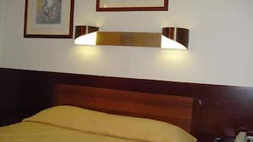 Triple Room | Desk, blackout drapes, soundproofing, free WiFi